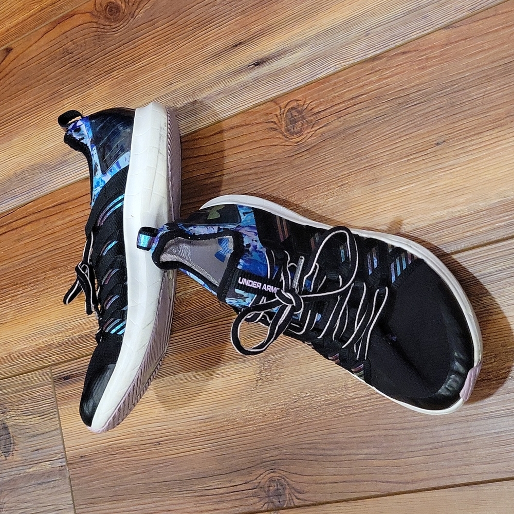Girls under Armour shoes sz 5y